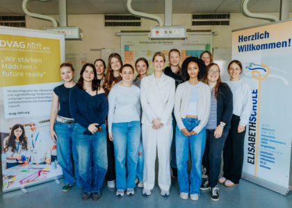 DVAG hilft e. V. zu Besuch bei der Elisabethschule in Marburg